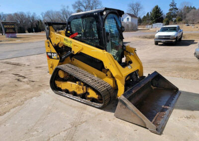 The Right side of the 2017 Cat Skidsteer